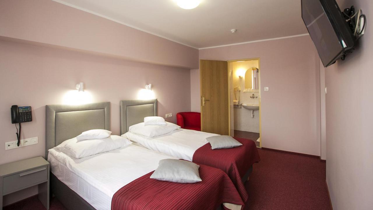 Hotel Unibus بيالسك بودلاسكي المظهر الخارجي الصورة