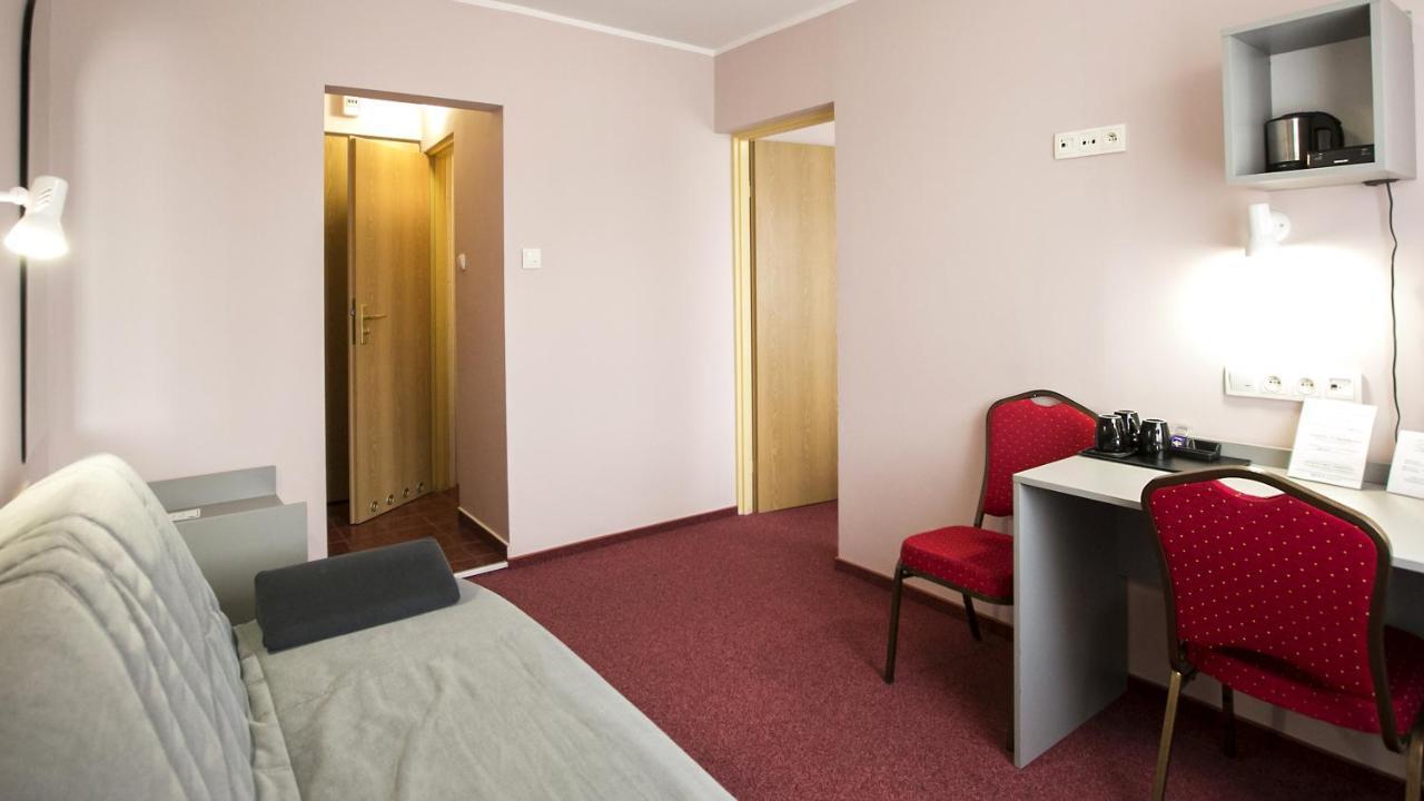 Hotel Unibus بيالسك بودلاسكي المظهر الخارجي الصورة