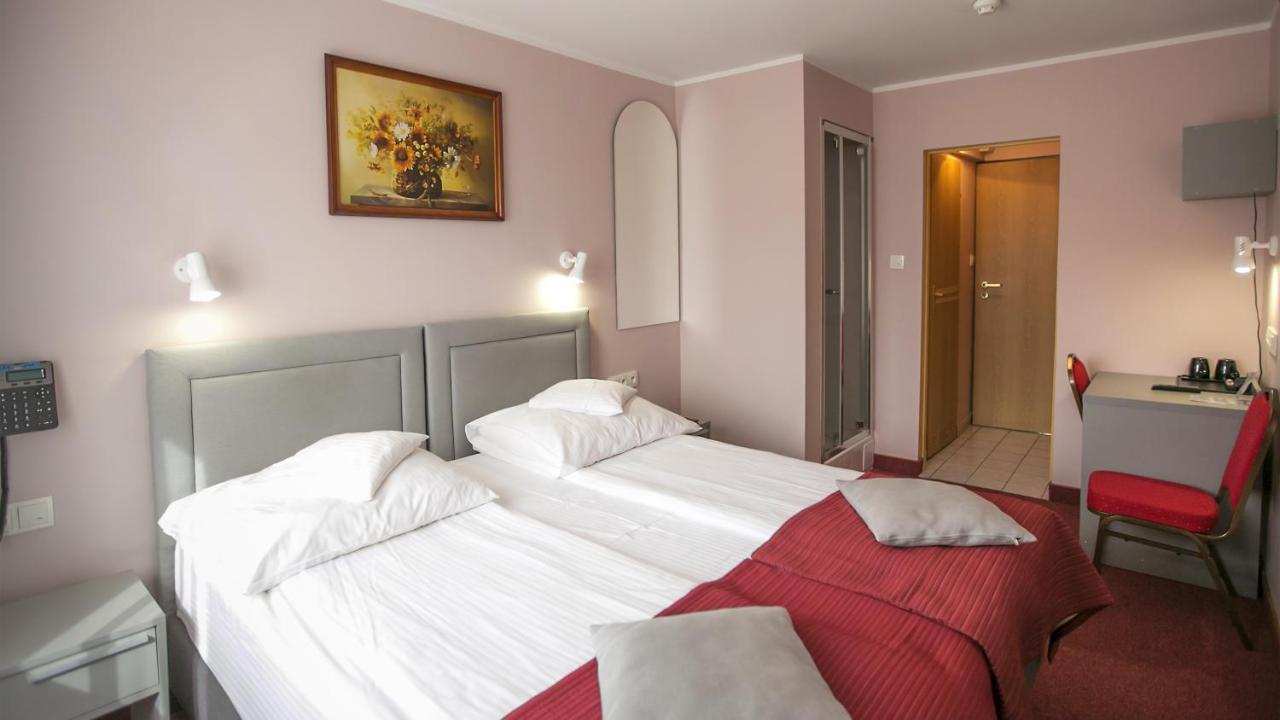 Hotel Unibus بيالسك بودلاسكي المظهر الخارجي الصورة