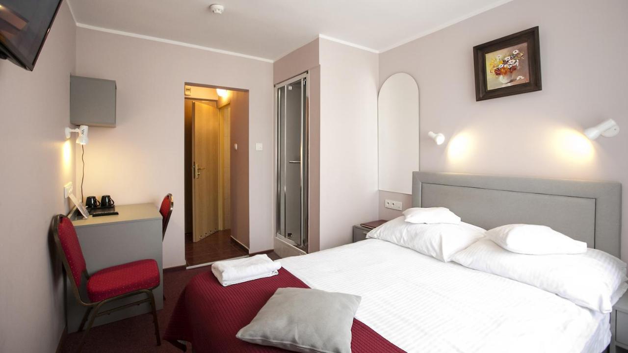 Hotel Unibus بيالسك بودلاسكي المظهر الخارجي الصورة