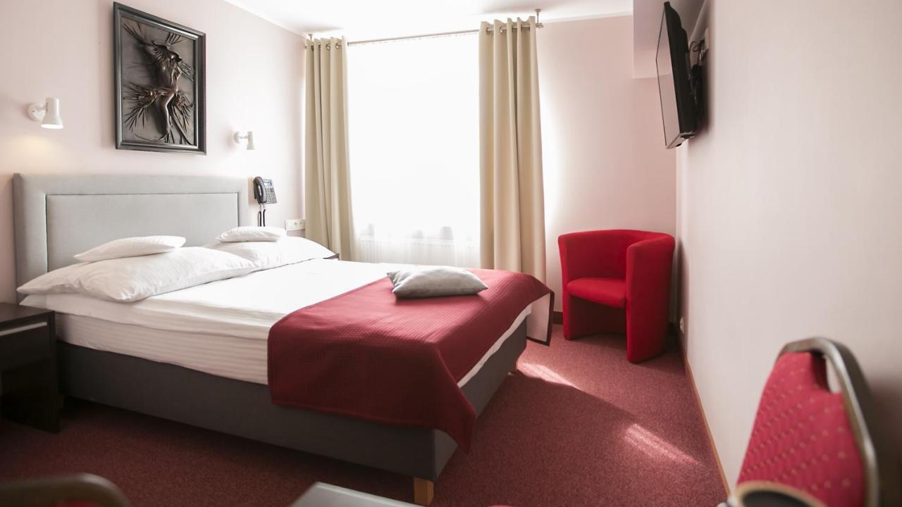 Hotel Unibus بيالسك بودلاسكي المظهر الخارجي الصورة