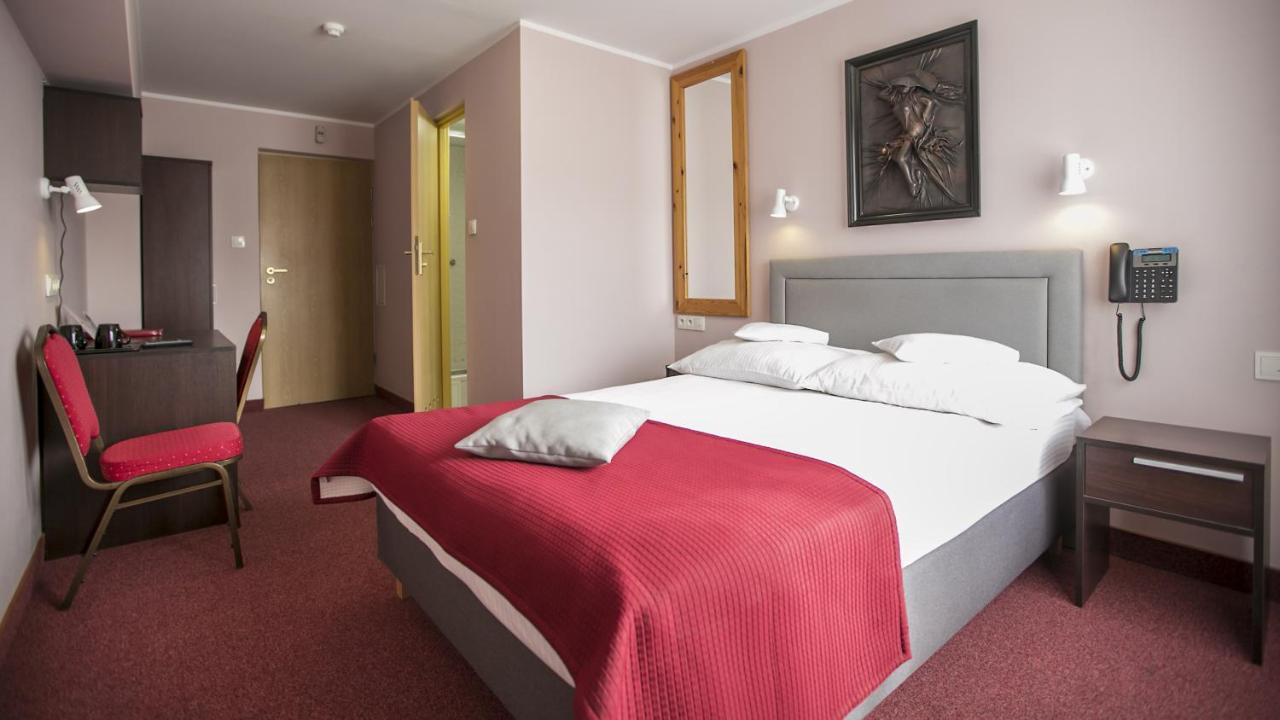 Hotel Unibus بيالسك بودلاسكي المظهر الخارجي الصورة
