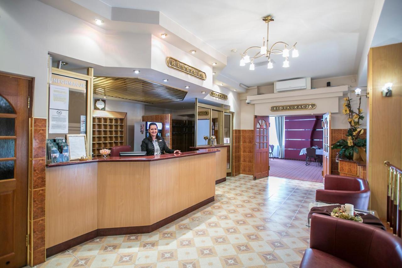 Hotel Unibus بيالسك بودلاسكي المظهر الخارجي الصورة